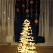 Weihnachtsbaum mit Latten (Samuel Zaugg)